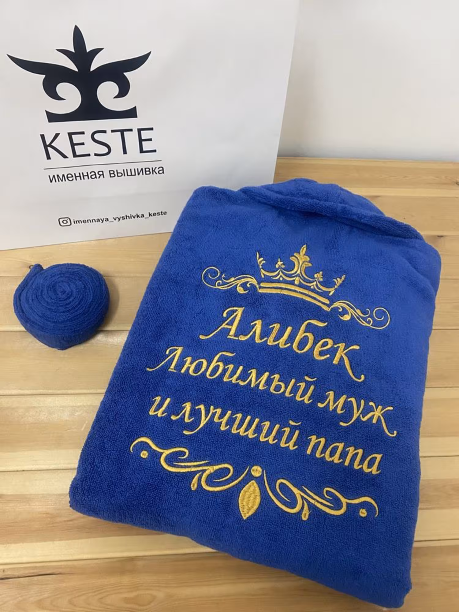 Вышивка логотипов на фартуки футболки кепок по бренду (4 / 6)
