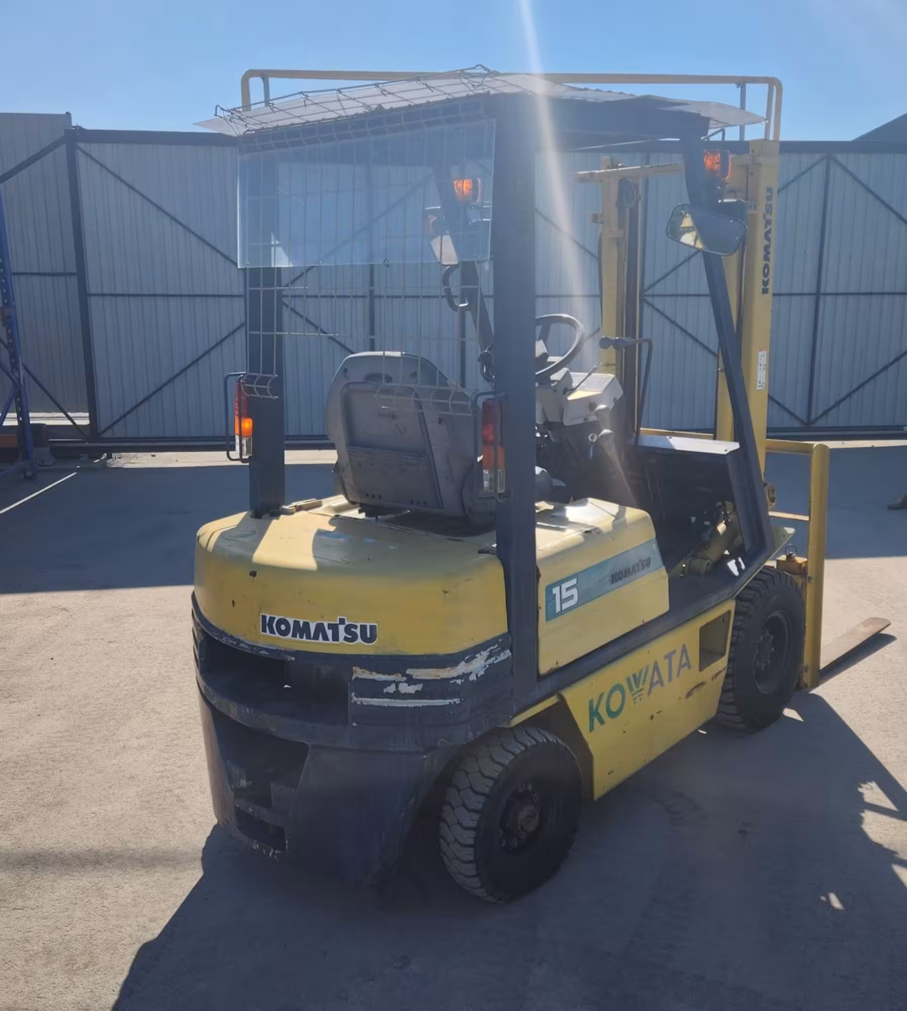 Вилочный погрузчик KOMATSU FG15 (2 / 4)