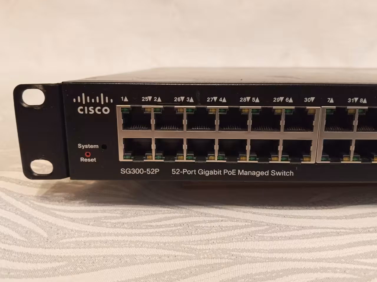 Коммутатор Cisco SG300-52P, 52 x GE, 2 x GE (SFP, combo), PoE+, L2/L3 (3 / 6)