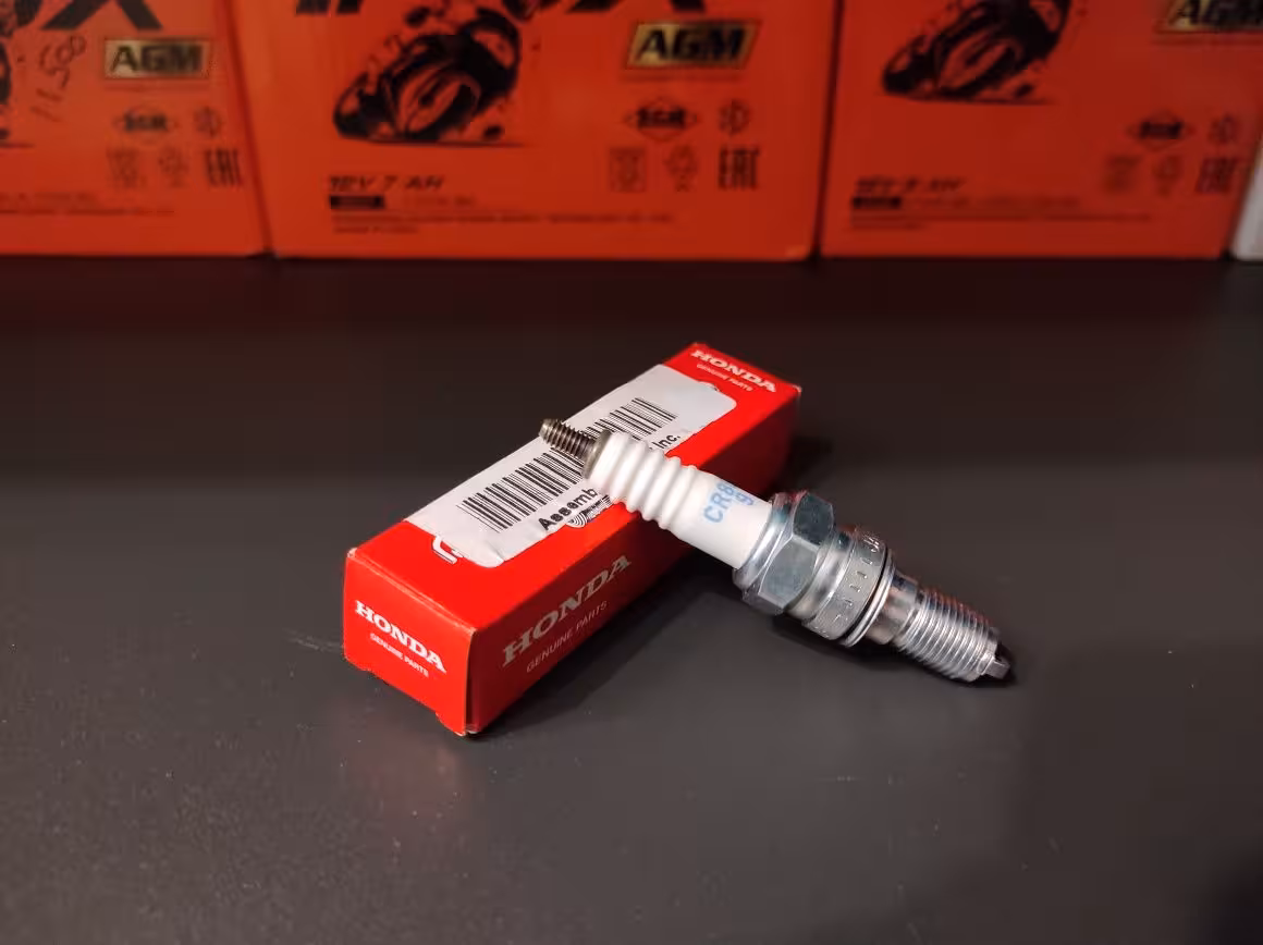 Свеча зажигания Honda Dio AF56,Honda CB. Хонда CRF CR8EH-9 (4 / 4)