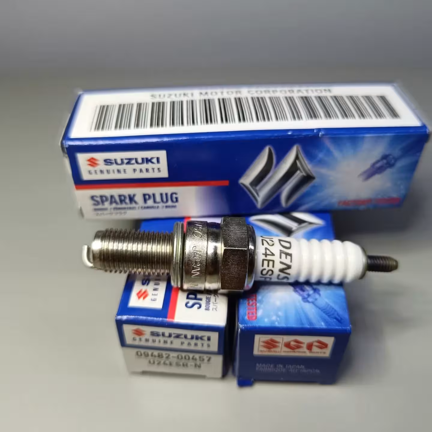 Свеча зажигания Suzuki CR8E Denso U24ESR-N (1 / 4)