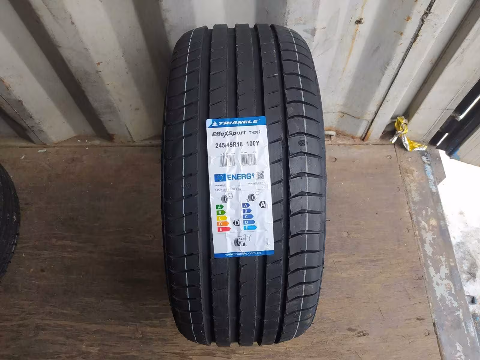 Шины в Алматы 245/45/18 Triangle TH202 (100Y) (1 / 5)