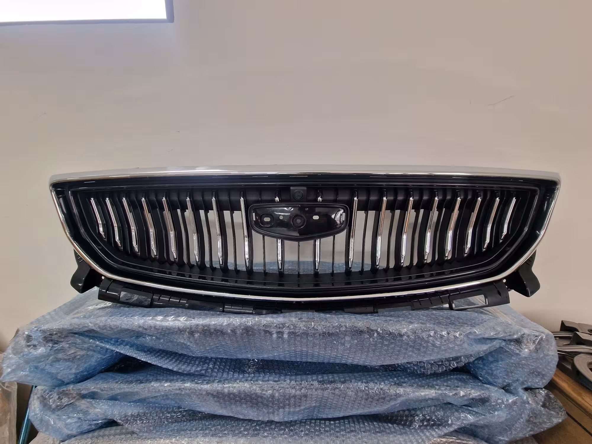 Решетка радиатора Geely Emgrand (2 / 4)