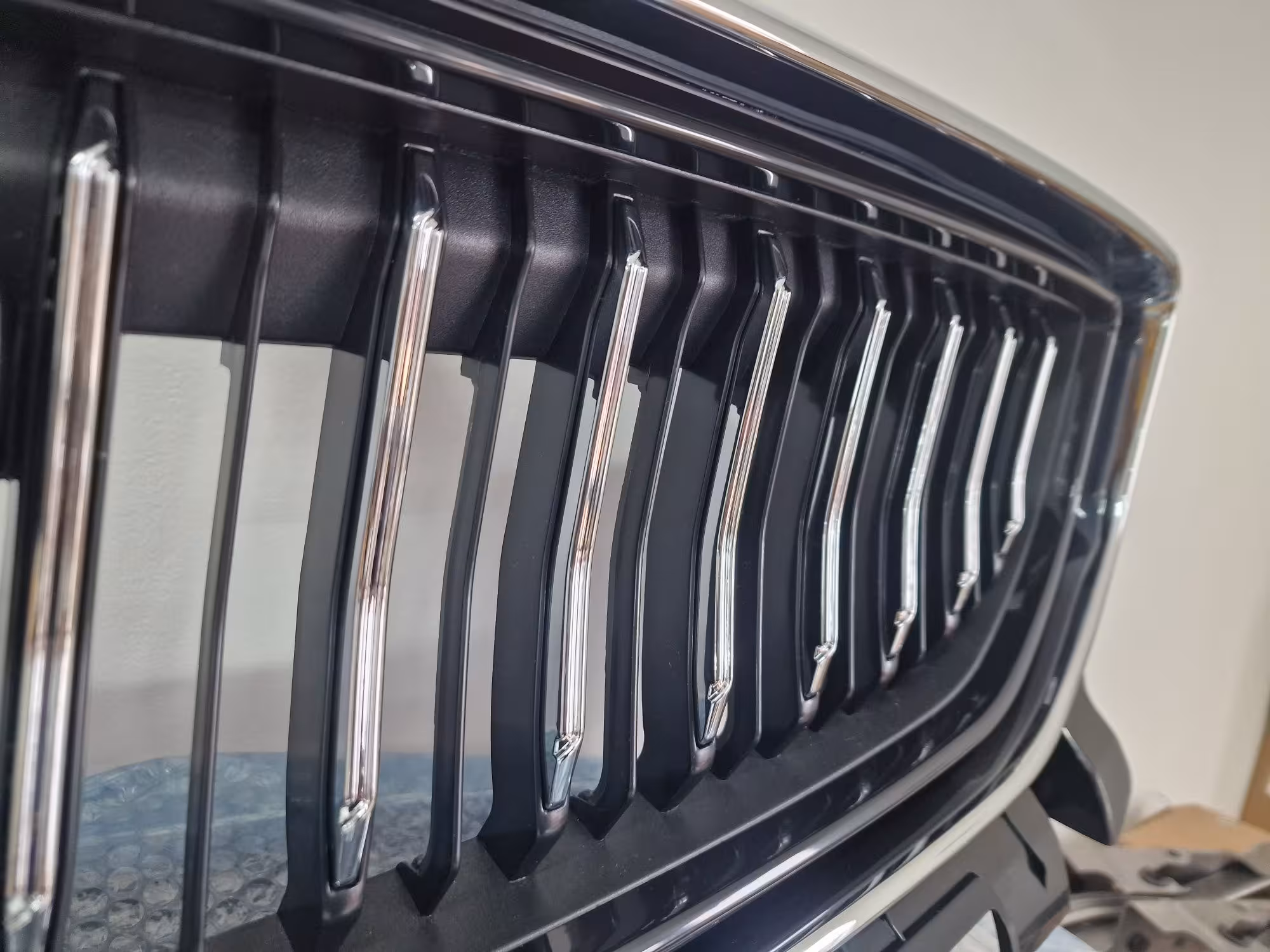 Решетка радиатора Geely Emgrand (4 / 4)