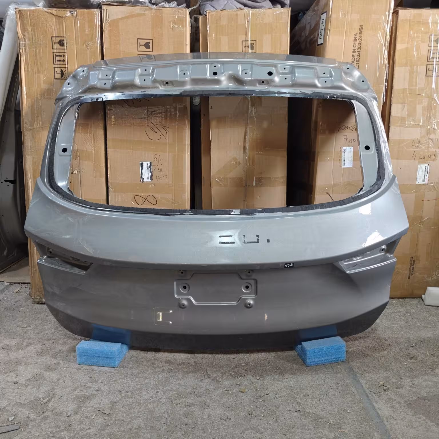 Багажная дверь JETOUR X50 (1 / 4)