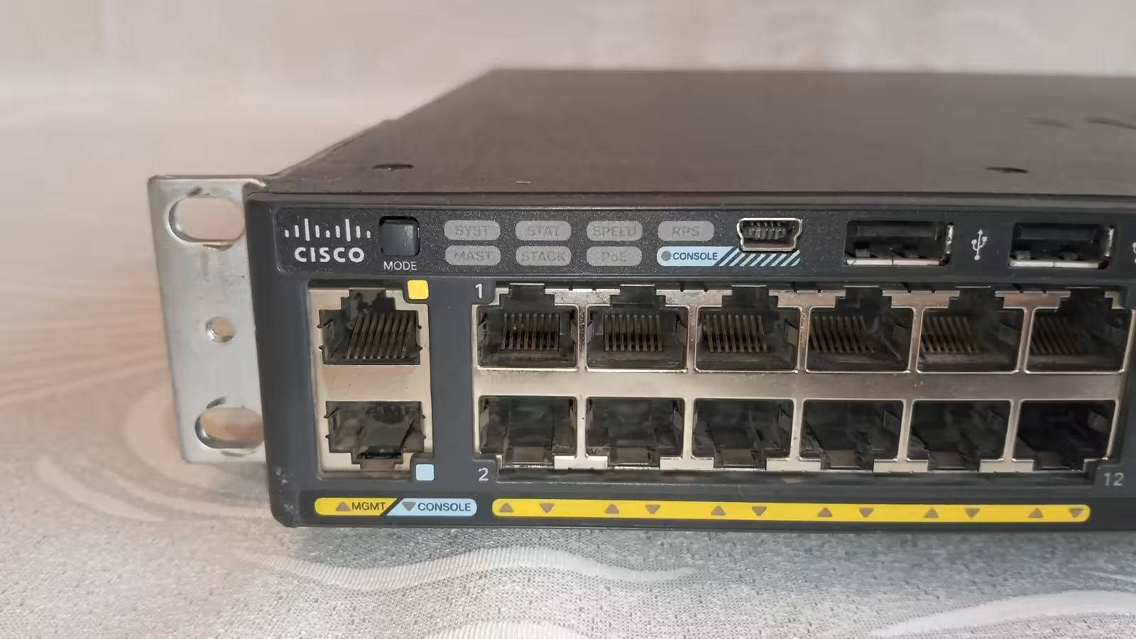 Коммутатор Cisco WS-C2960X-48FPD-L, 48 х GE, 2 x 10GE SFP+, PoE+, L3 (2 / 5)