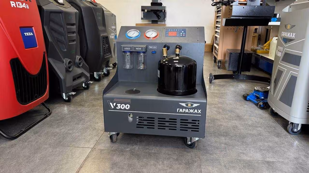 Установка для заправки автокондиционеров Вгаражах V300 (2 / 6)