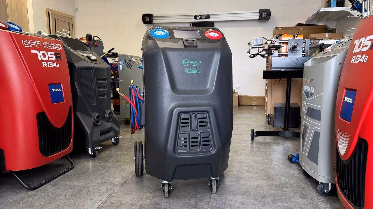 Установка для заправки автокондиционеров ExpertWay 500 (2 / 6)