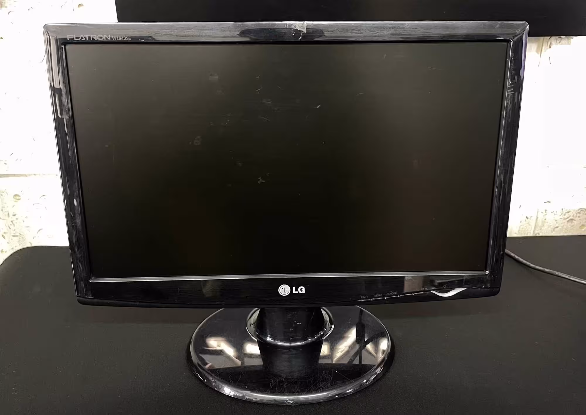 Офисные мониторы 19" LG Flatron HD VGA (3 / 5)