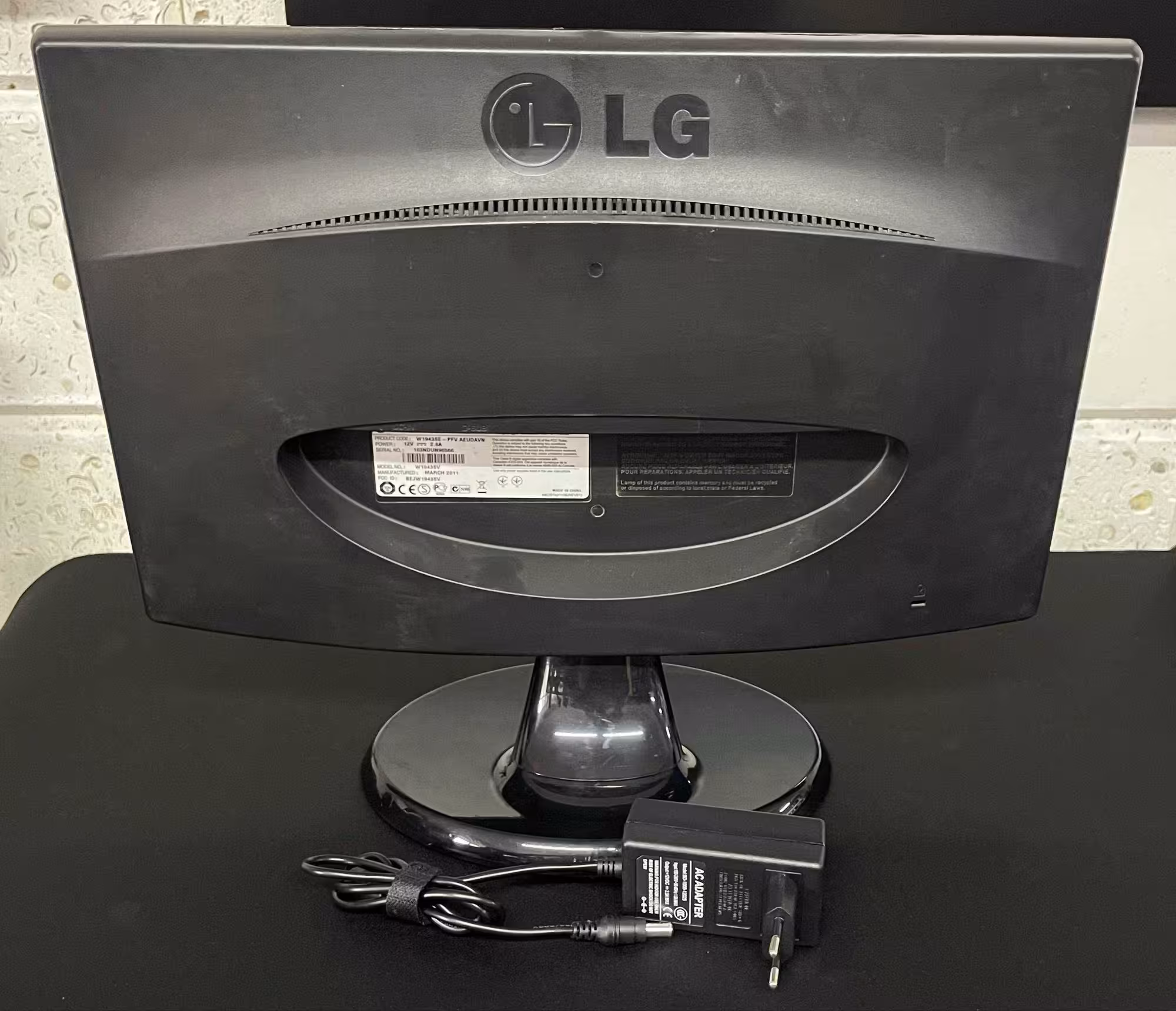 Офисные мониторы 19" LG Flatron HD VGA (4 / 5)