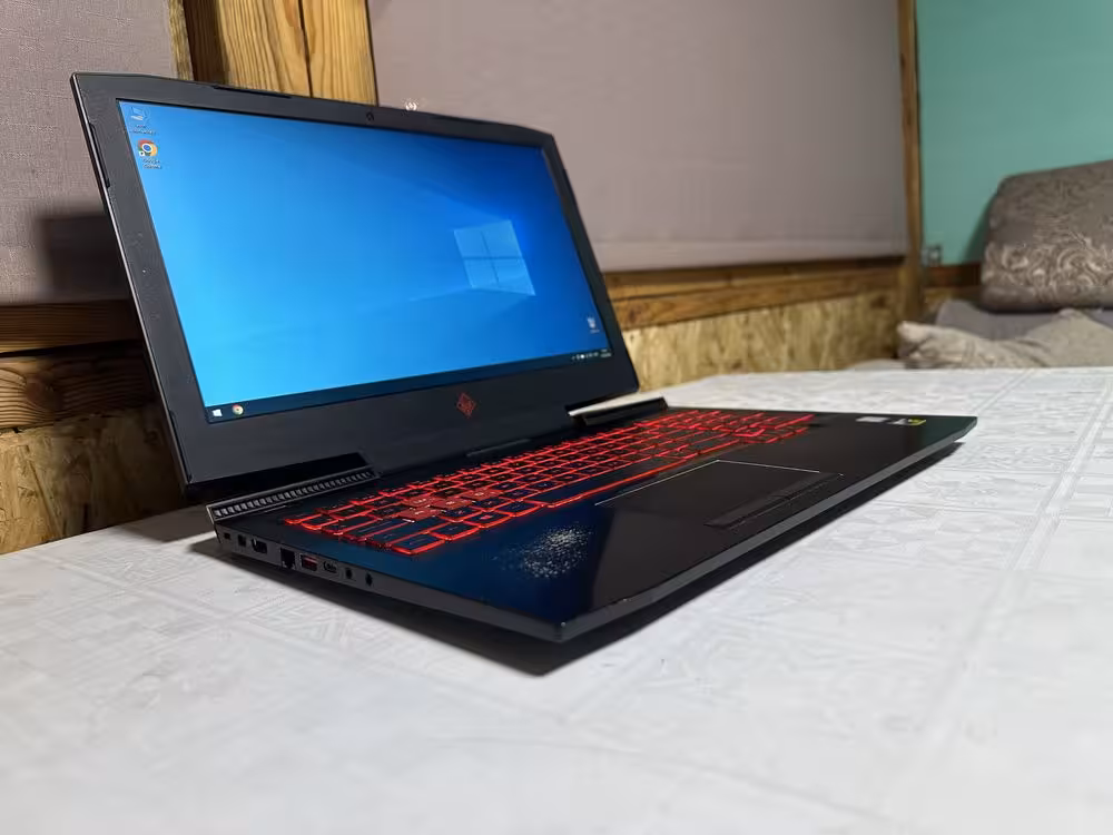 Игровой ноутбук intel Core i5-7300HQ/RAM 8Gb/SSD/HDD/GTX 1050 GDDR5 (1 / 8)
