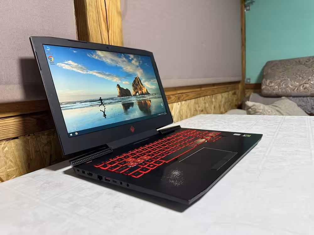Игровой ноутбук intel Core i5-7300HQ/RAM 8Gb/SSD/HDD/GTX 1050 GDDR5 (2 / 8)
