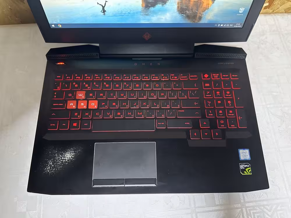 Игровой ноутбук intel Core i5-7300HQ/RAM 8Gb/SSD/HDD/GTX 1050 GDDR5 (4 / 8)
