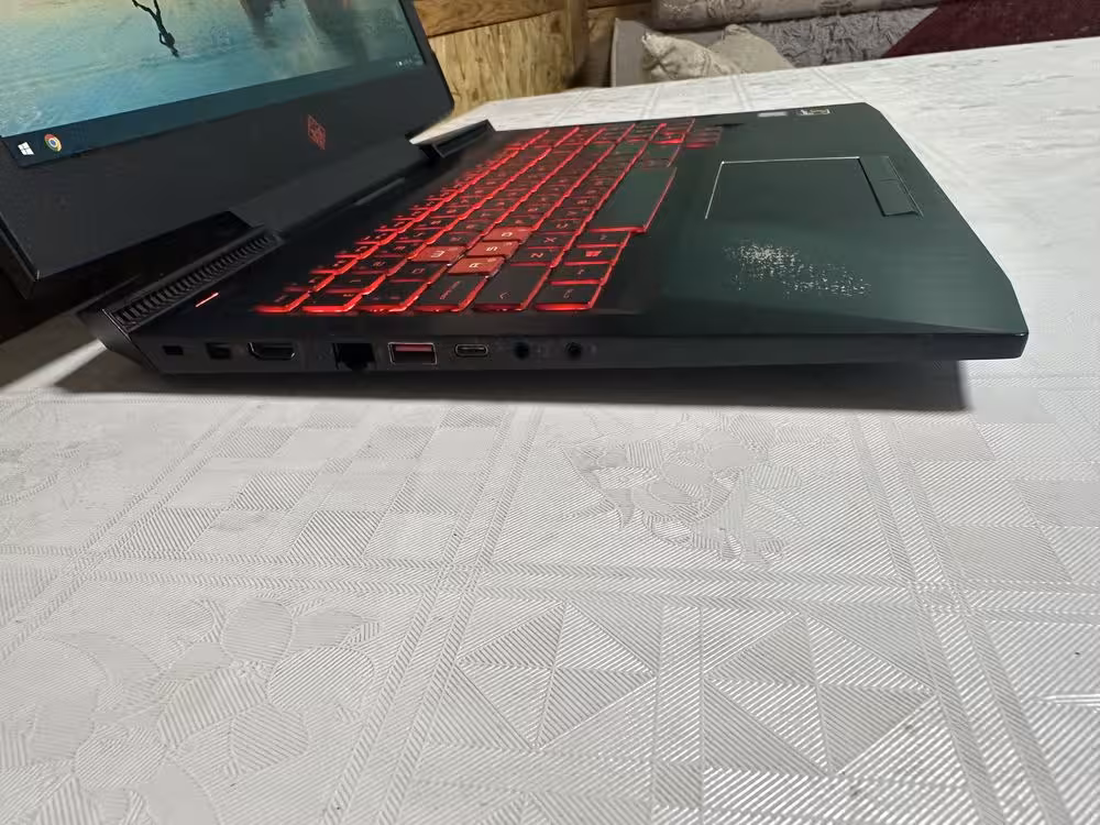 Игровой ноутбук intel Core i5-7300HQ/RAM 8Gb/SSD/HDD/GTX 1050 GDDR5 (5 / 8)