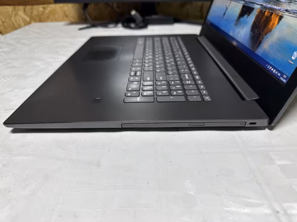 Ноутбук intel Core intel Core i5-7200U/RAM 8Gb/SSD 256Gb/intel HD 620 (4 / 8)