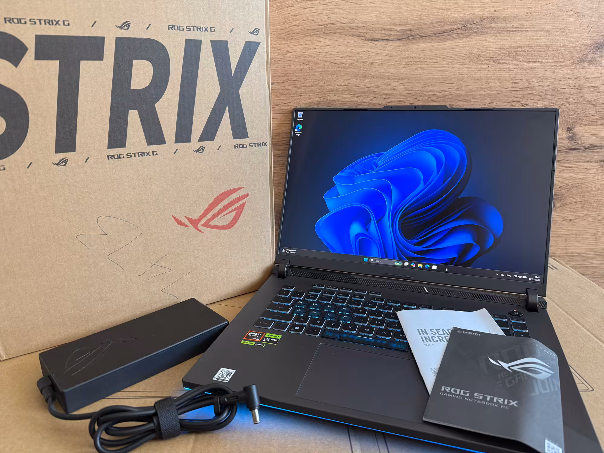 Игровой ноутбук Asus ROG Strix G16 RTX 5060 Ryzen 9 8940HX 240Hz QHD (1 / 8)