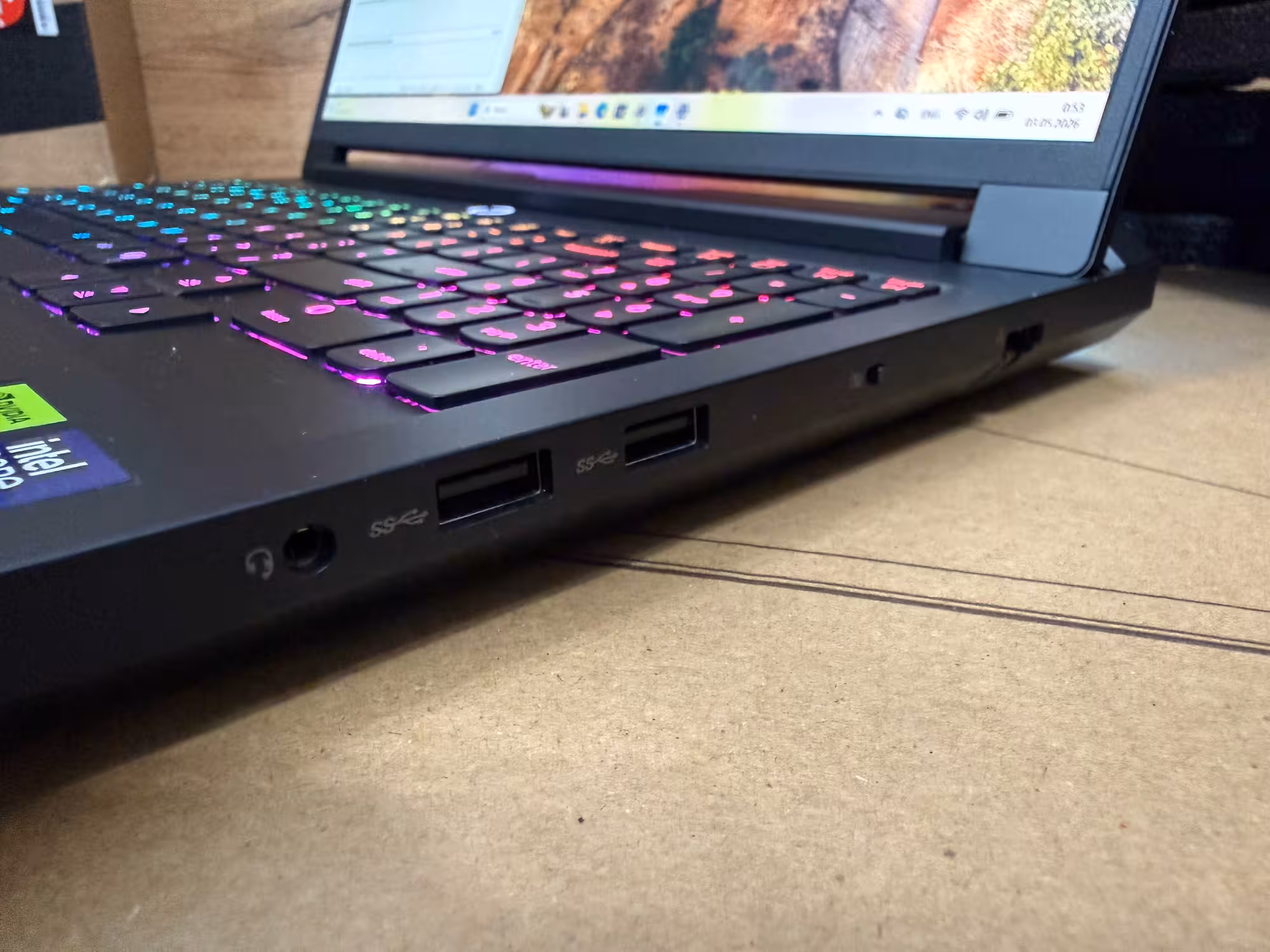 Игровой ноутбук Lenovo Legion 7 Pro RTX 5070 Ti Ultra 9 275HX OLED 240 (5 / 7)