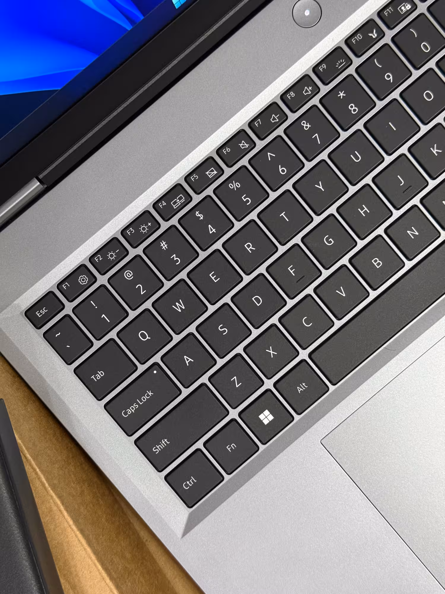 ТОП ЗА СВОИ ДЕНЬГИ Lenovo Lecoo RTX 5060 Ryzen 9 8940HX QHD 180Hz 1TB (2 / 8)