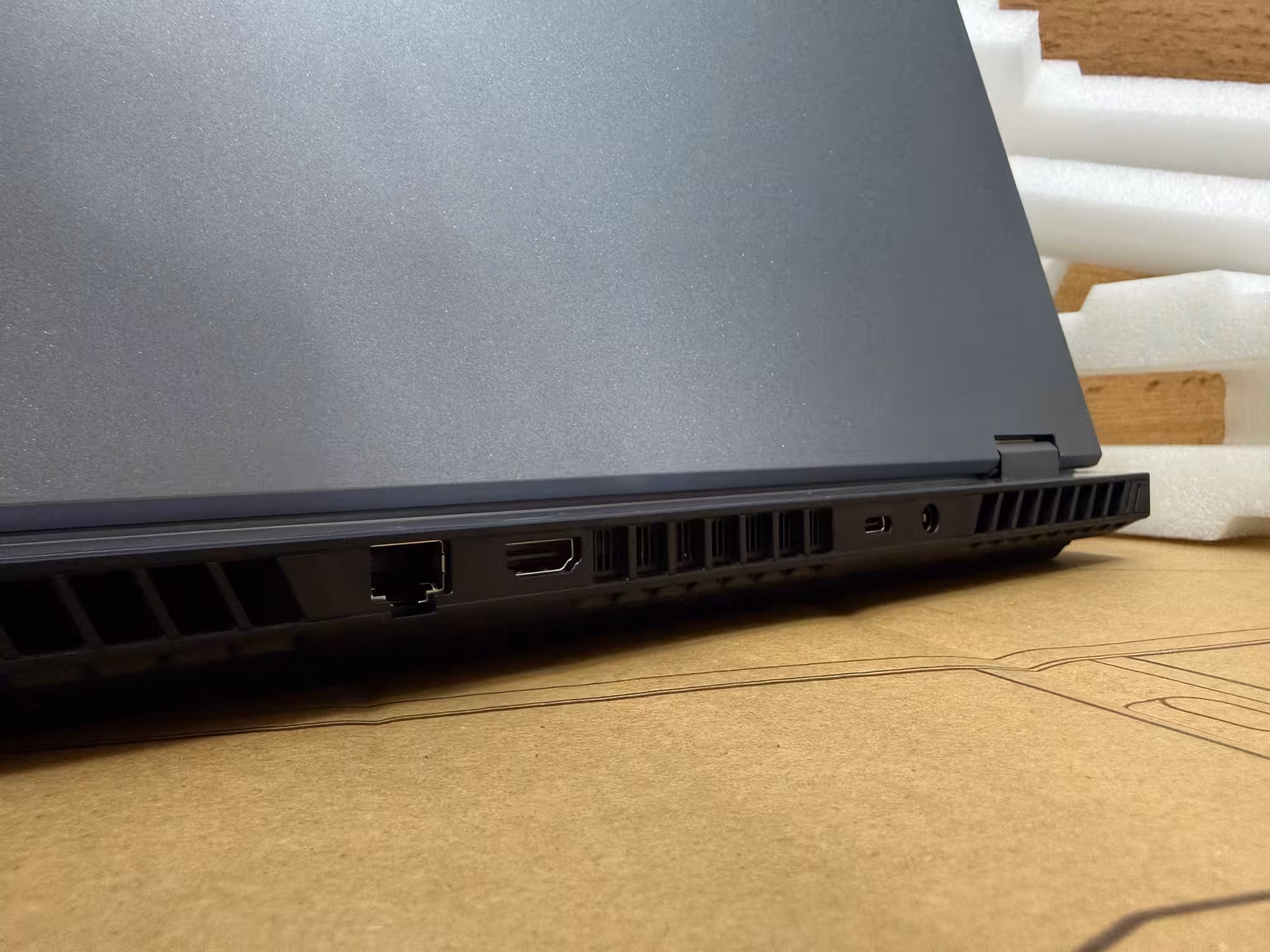 ТОП ЗА СВОИ ДЕНЬГИ Lenovo Lecoo RTX 5060 Ryzen 9 8940HX QHD 180Hz 1TB (5 / 8)