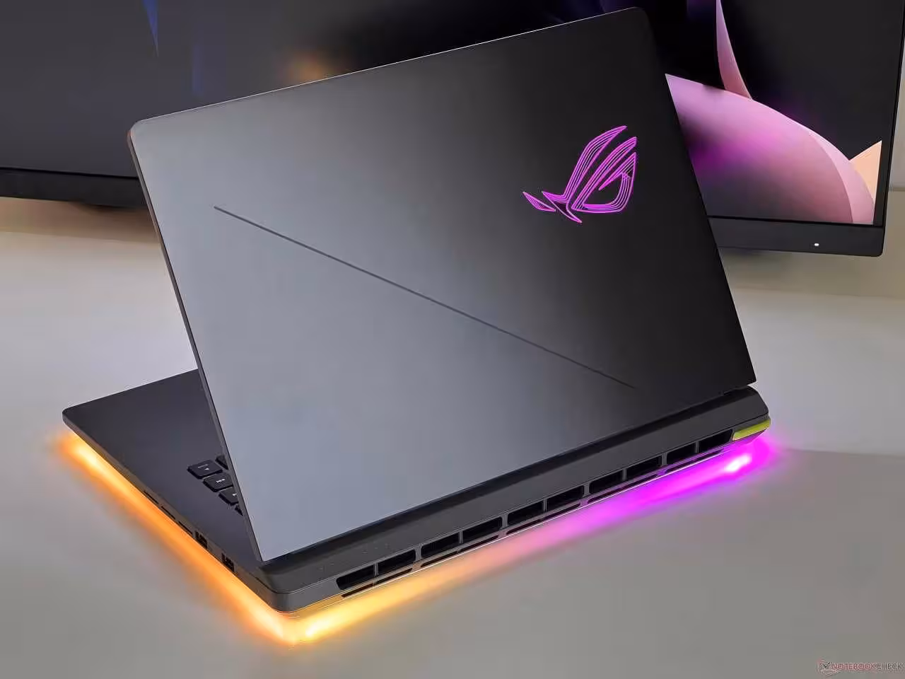Игровые ноутбуки ASUS ROG STRIX G16 Ultra 5060 / 5070 RTX 5070TI 2026 (1 / 5)