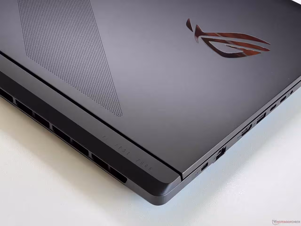 Игровые ноутбуки ASUS ROG STRIX G18 Ultra 5060 / 5070 / 5070TI 2026 (3 / 5)