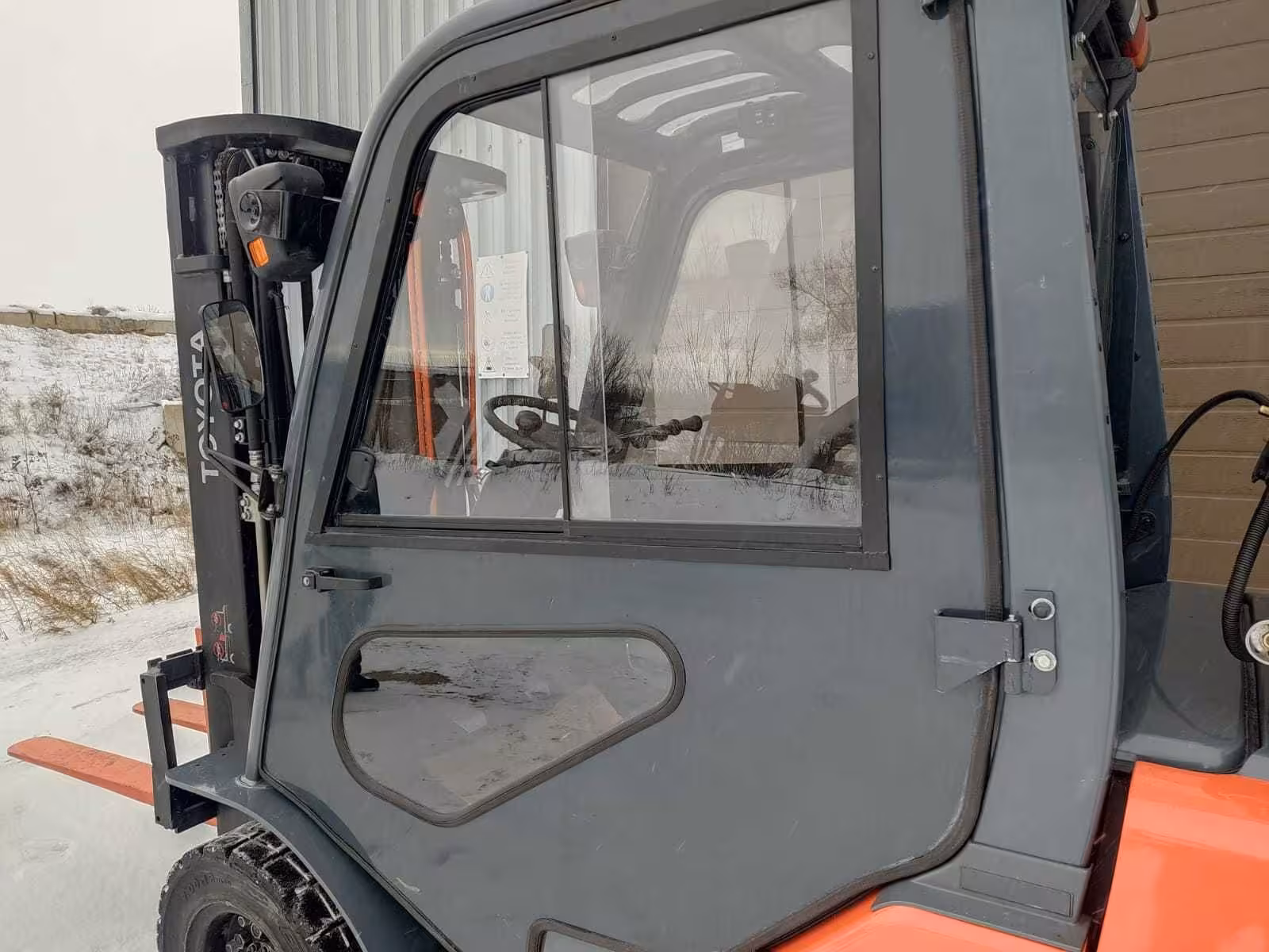 Погрузчик Toyota 2,5 тонн 4,5м Газ-Бензин АКПП Вагонная мачта 2020г (5 / 8)