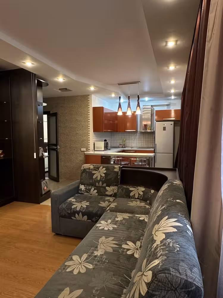 Сдам 1 кв, квартира - студия 42 кв.м (1 / 7)