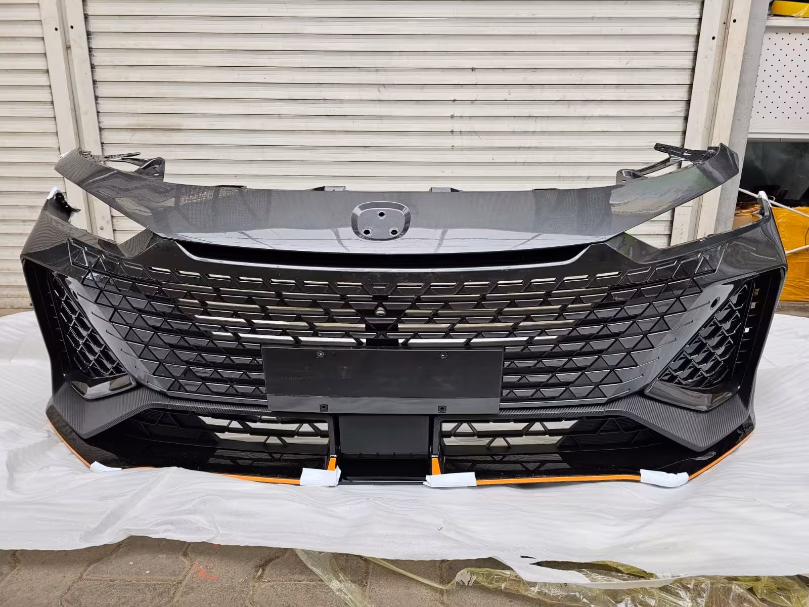 Передний бампер changan uni-v sport (1 / 3)