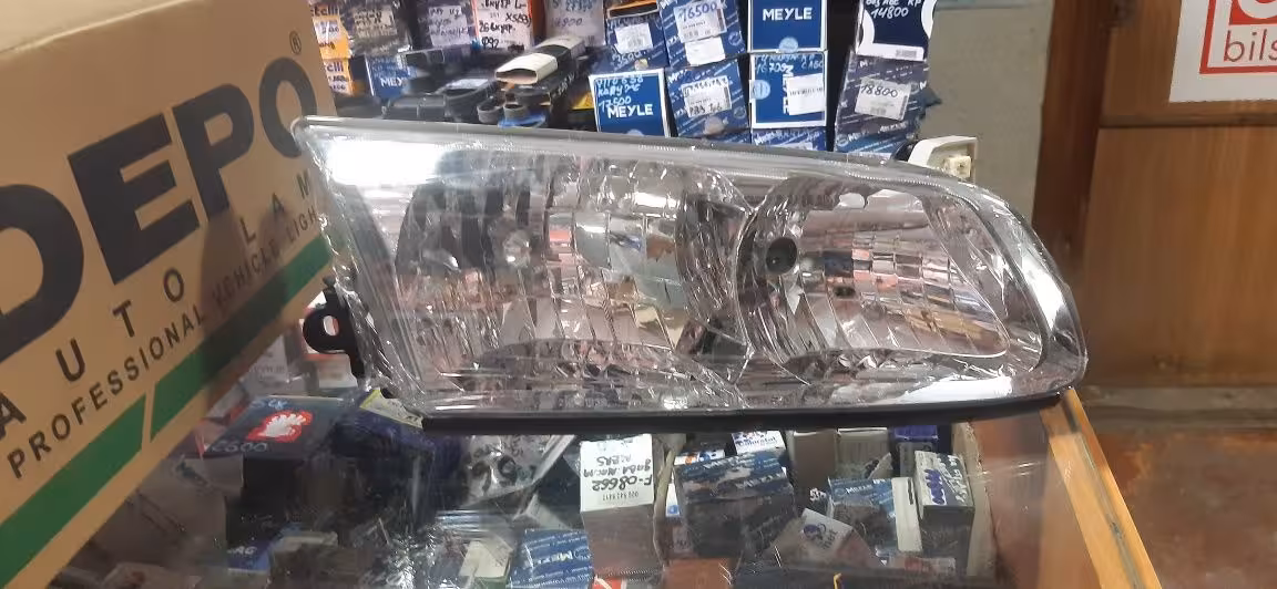 Фары Toyota Camry 25(00-01) (1 / 2)