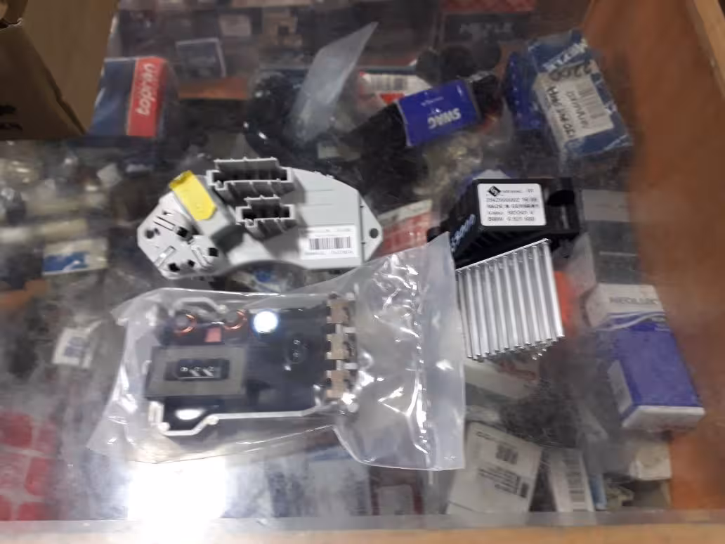 Реастаты печки BMW Е39,Е53,Е65,E70 (1 / 2)