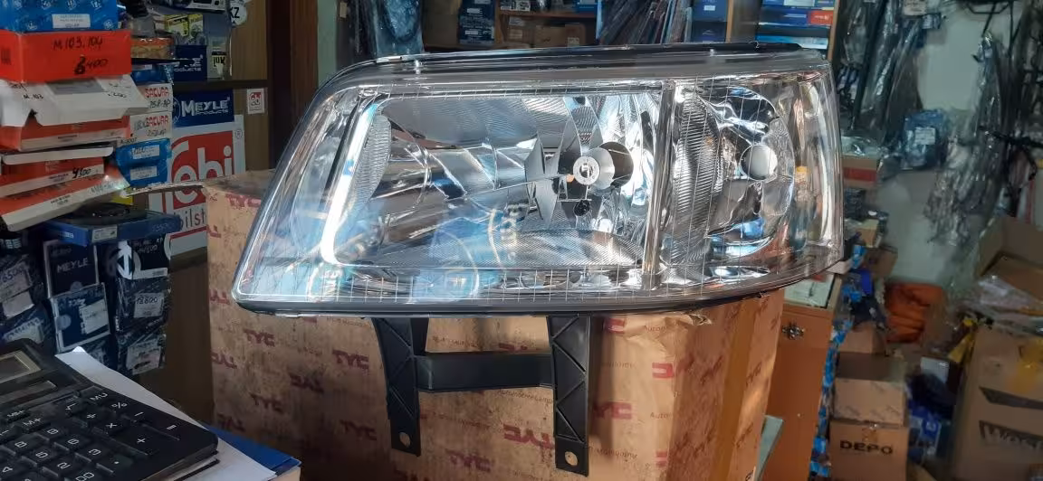 Фара левая Vw T5 (1 / 1)