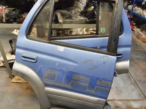 Дверь б/у перед.зад Toyota Surf 185 (1 / 2)