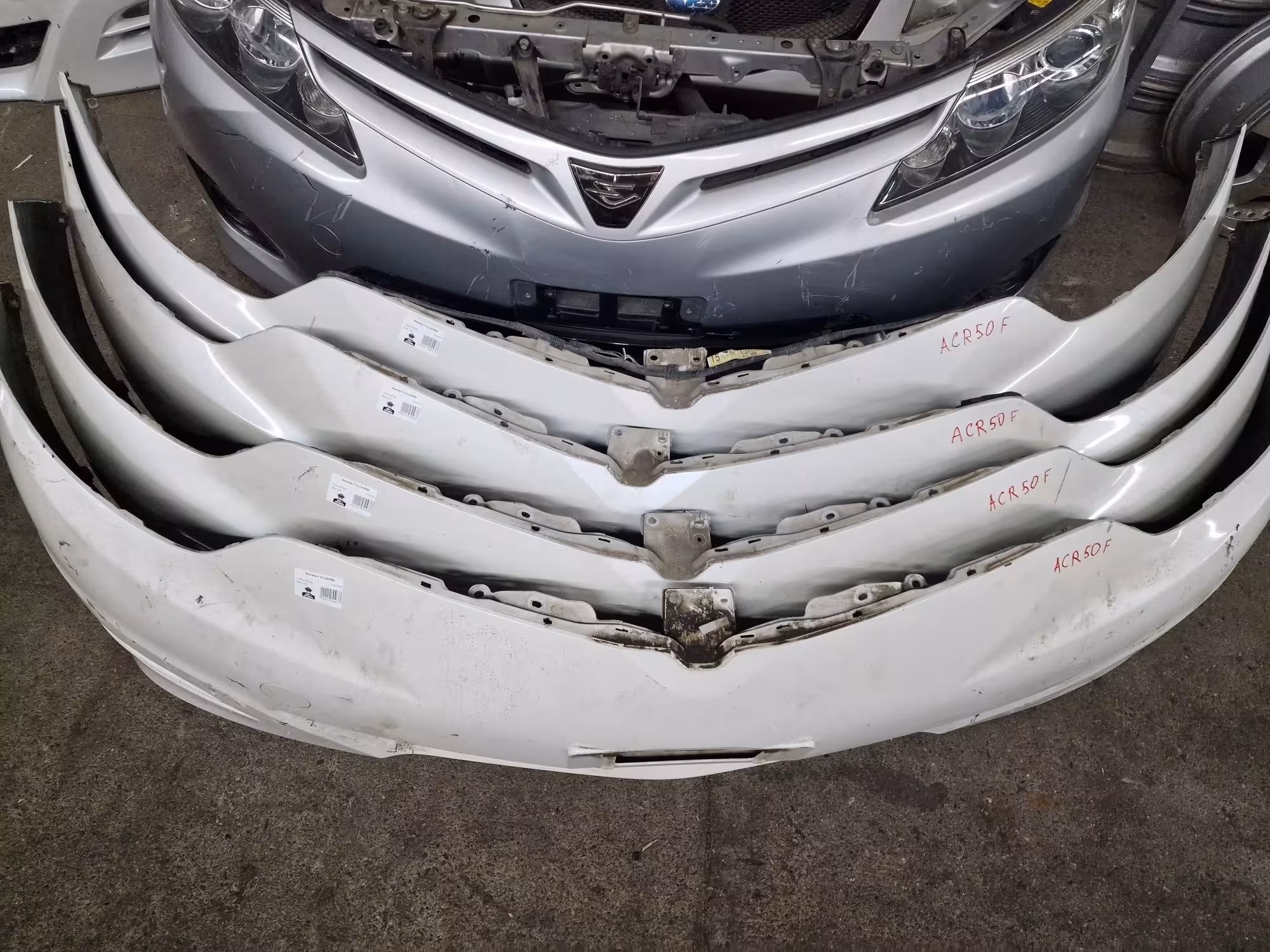 Бампер б/у Toyota Estima-07 (2 / 3)