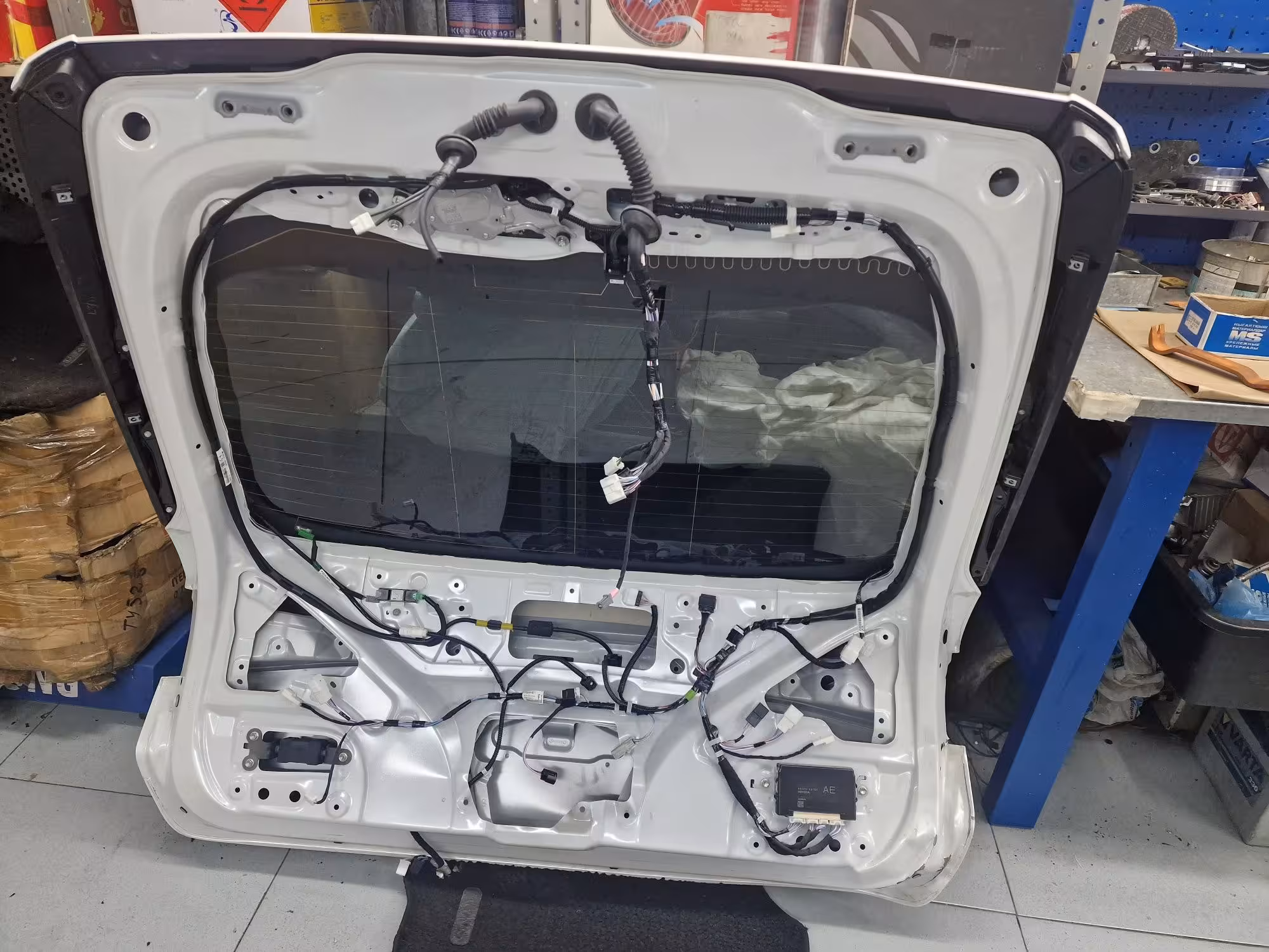 Крышка багажника б/у Lexus RX350 (2 / 2)