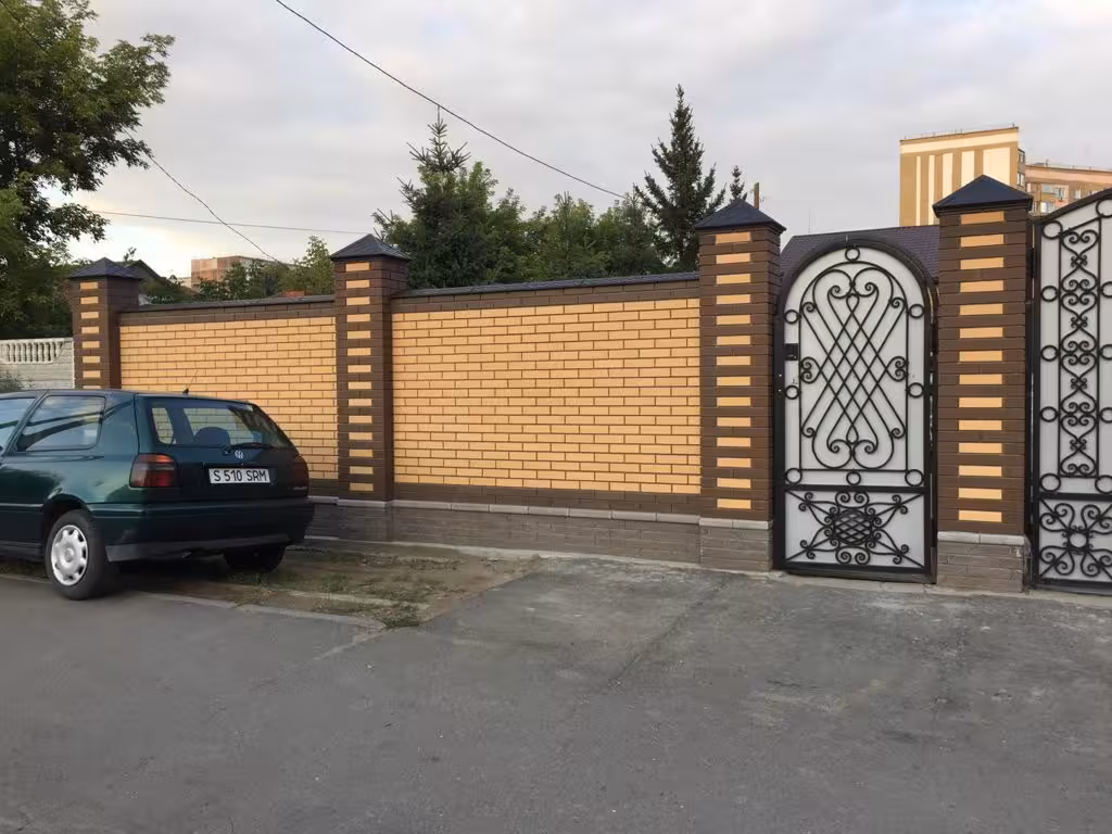 Полимерно песчаные колпаки и парапеты (2 / 8)