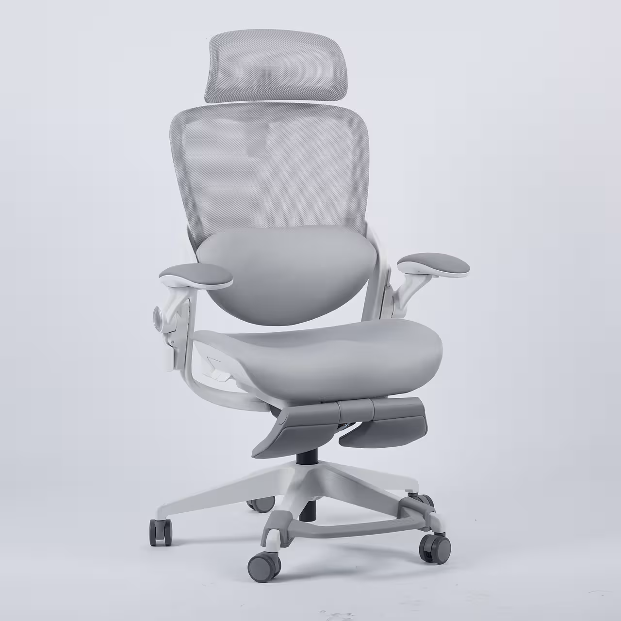 Компьютерное кресло VMMGAME COMFY GRAY, MC-AOT-4GR /серый, сетка, ткань, до 150 кг, подставка для ног, мягкие подлокотники (1 / 10)