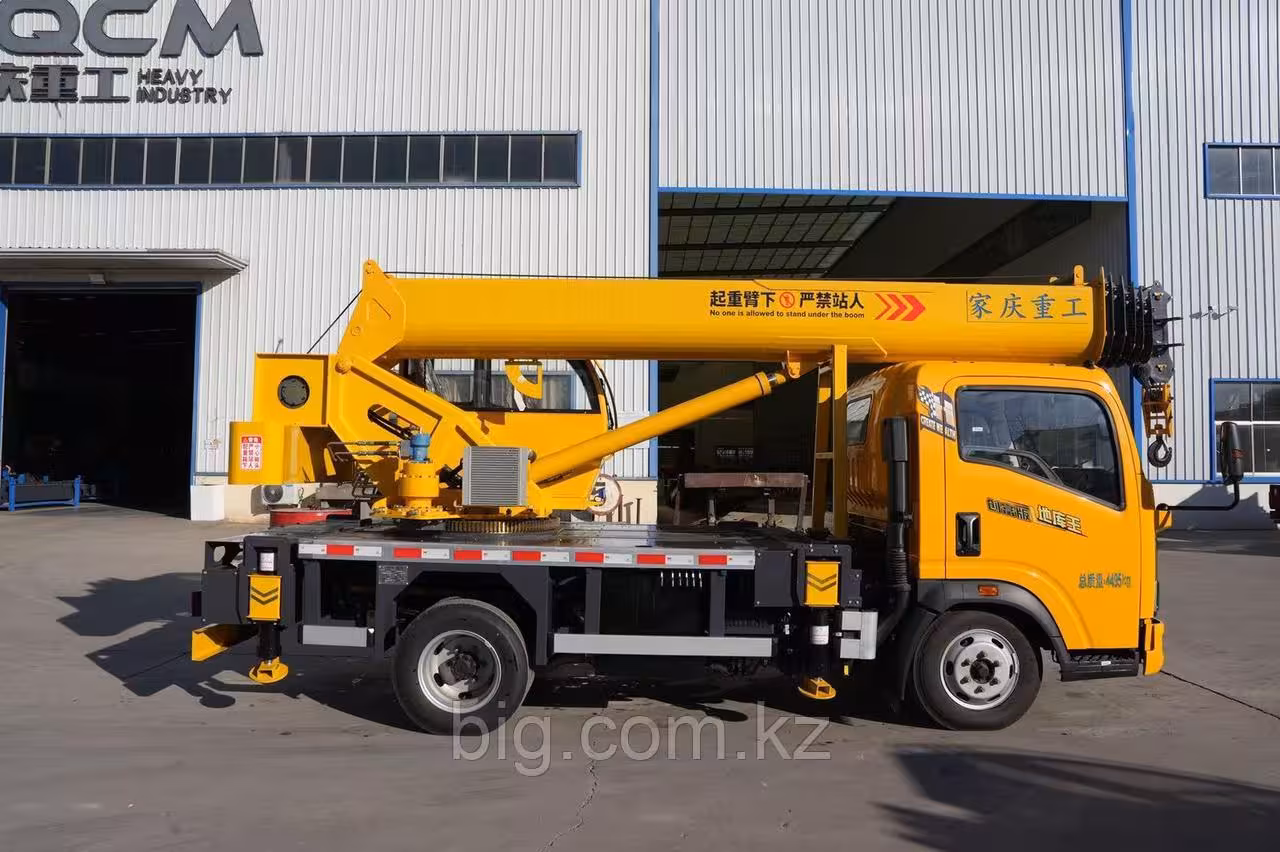 Автокран Dongfeng , 12т (1 / 2)
