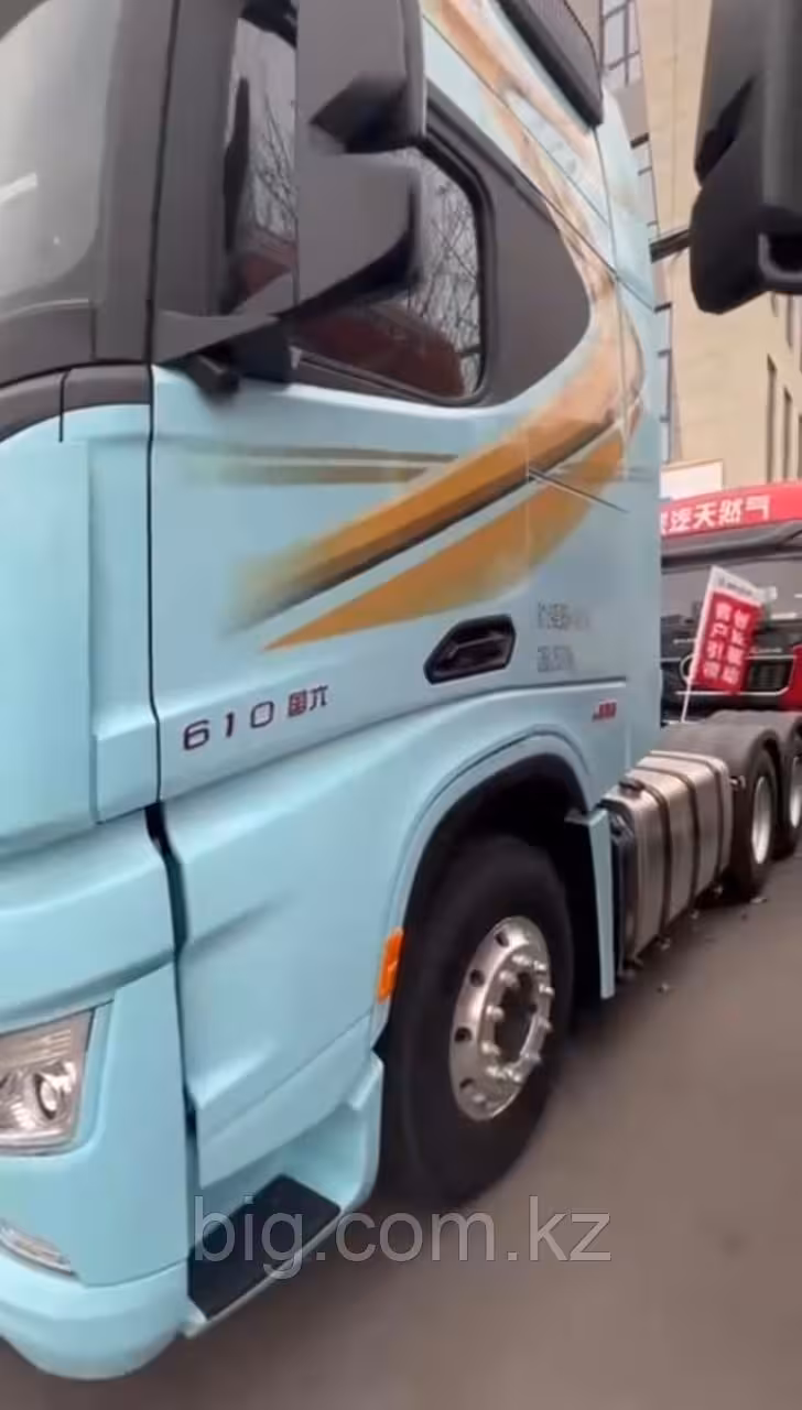 Тягач Shacman (Shaanxi) S6000 (3 / 10)