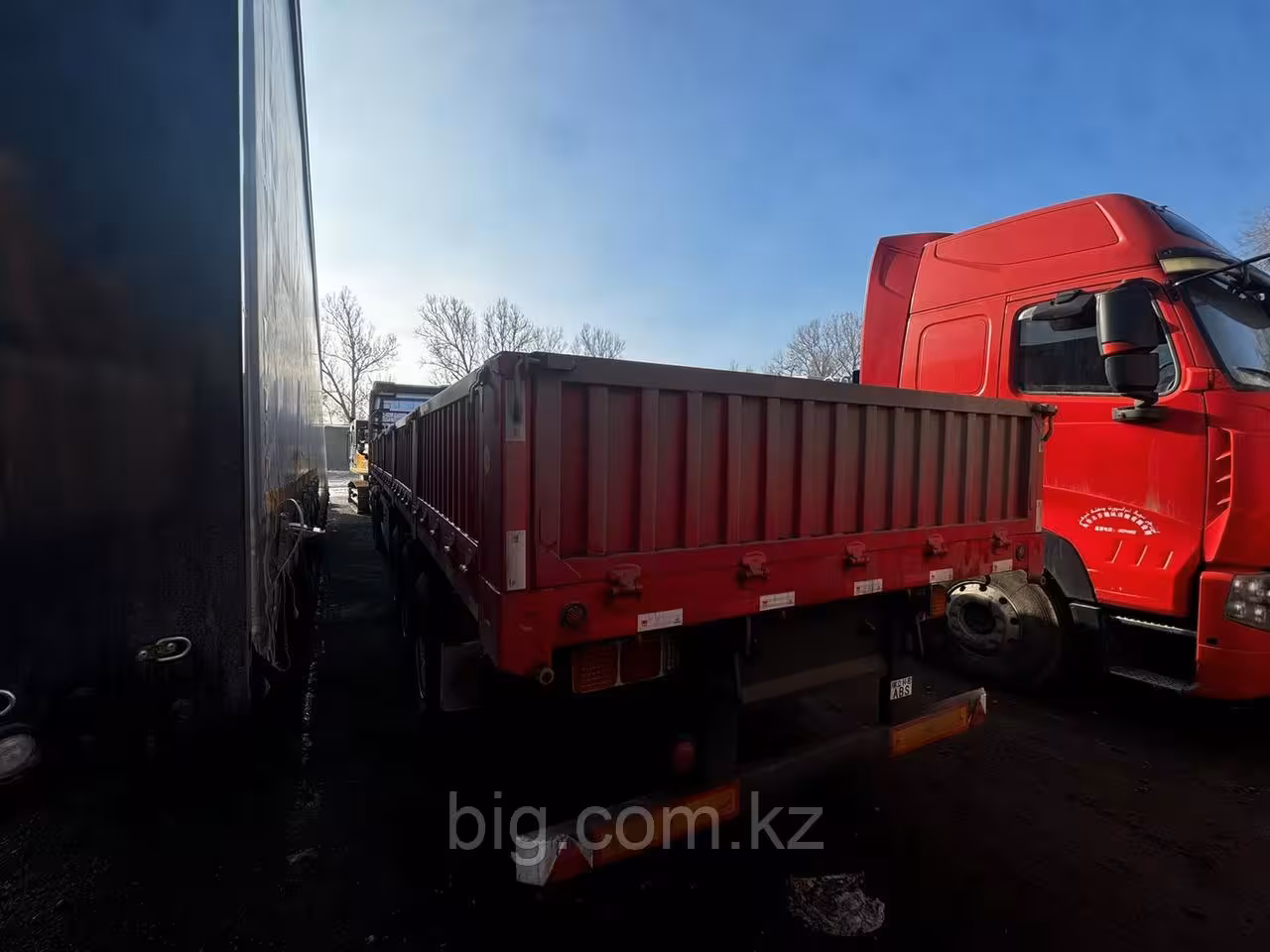 Бортовой полуприцеп 3-х осный Xinhongdong (3 / 8)