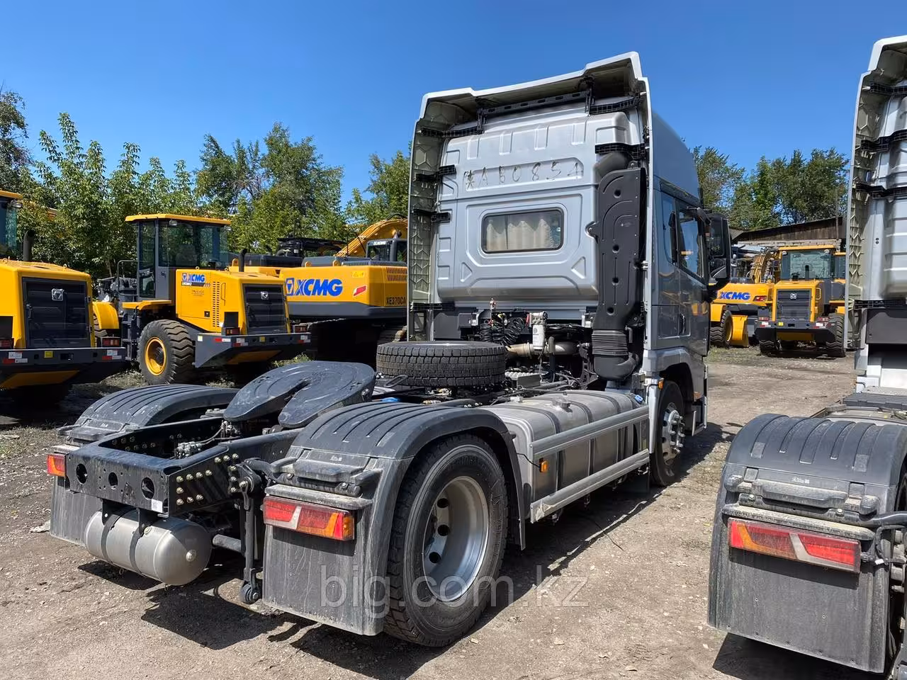Седельный тягач SHACMAN Х5000, 4х2 (4 / 10)