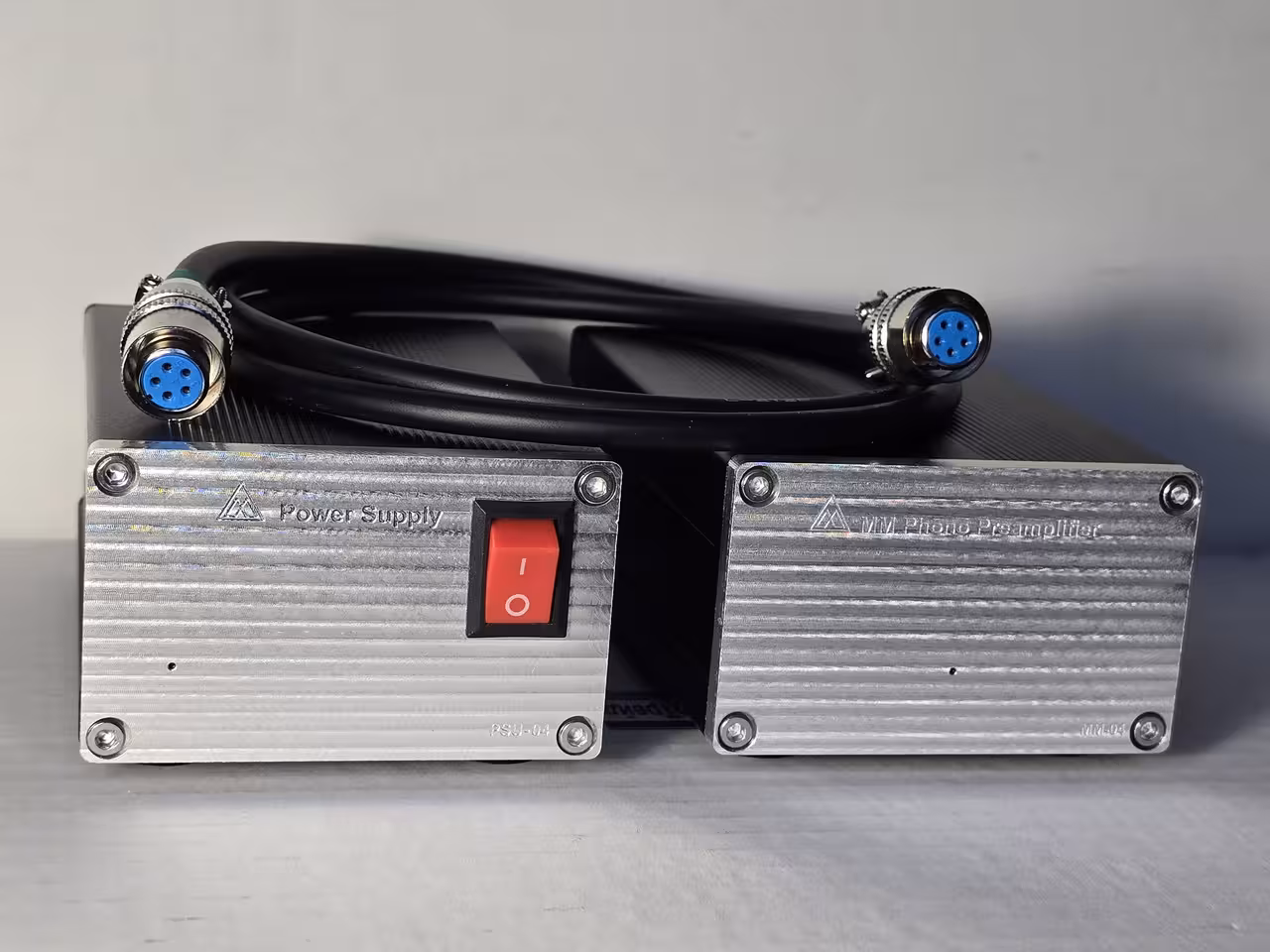 MM-фонокорректор DMA MM-04 mkIII с линейным блоком питания PSU-04 (1 / 7)