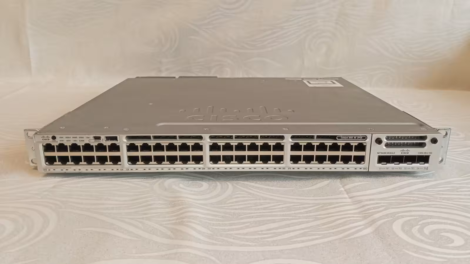 Коммутатор Cisco WS-C3850-48U-L, 48x1GE, 2x10GE SFP+, UPOE, LAN Base (1 / 6)