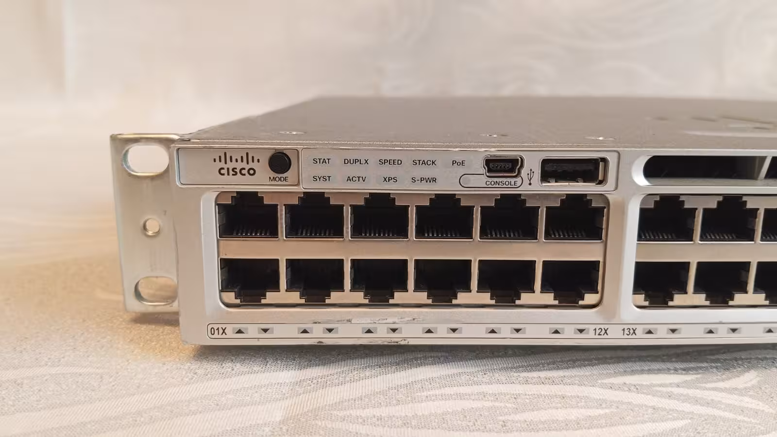 Коммутатор Cisco WS-C3850-48U-L, 48x1GE, 2x10GE SFP+, UPOE, LAN Base (3 / 6)