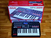 Миди-клавиатура AKAI MPK225