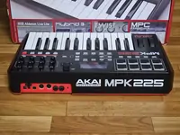 Миди-клавиатура AKAI MPK225
