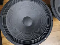 18-дюймовые динамики BEHRINGER 18SW1600D8