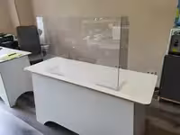 Изготовление  Перегородок ,защитных экранов из акрила и  стекла