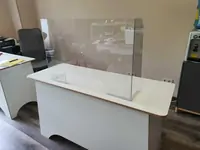 Изготовление  Перегородок ,защитных экранов из акрила и  стекла