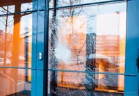 Бронирование Защита  Окон  и Стеклянных перегородок