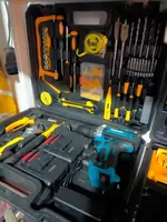 Шуруповерт Макита с большим набором